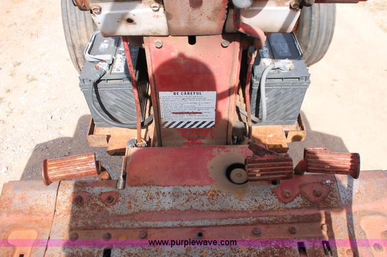 image for item K8993 1971 International 856 tractor