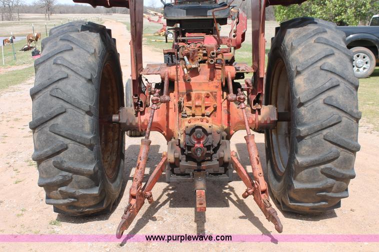 image for item K8993 1971 International 856 tractor