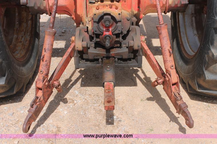 image for item K8993 1971 International 856 tractor