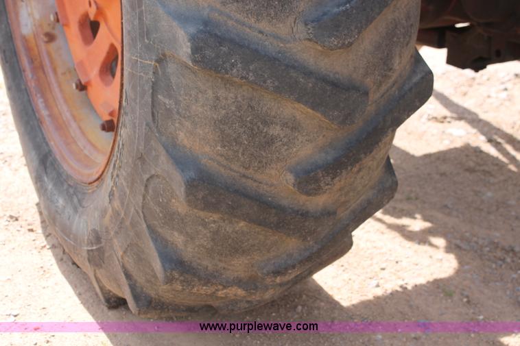 image for item K8993 1971 International 856 tractor