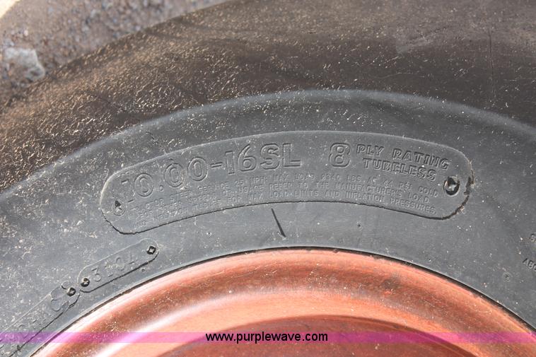 image for item K8993 1971 International 856 tractor