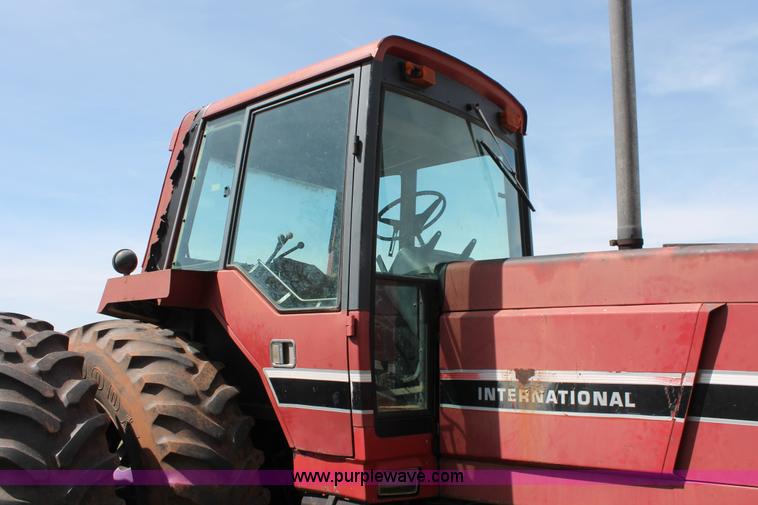 image for item K8997 International 5488 tractor