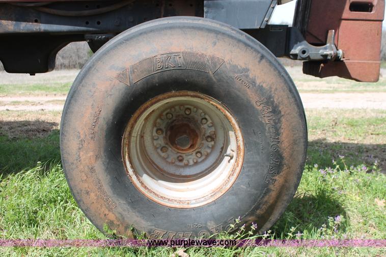 image for item K8997 International 5488 tractor