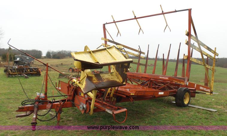 New Holland Stackliner 1003 hay stacker in Bourbon, MO | Item L5447 ...