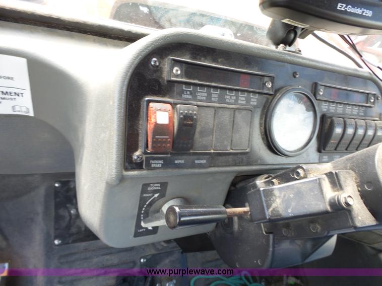 image for item L6285 2000 Case IH Patriot SPX3200B self-propelled sprayer