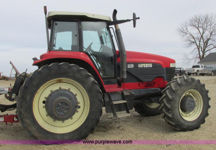 image for item L7127 2004 Buhler Versatile 2210 MFWD tractor
