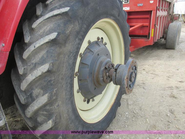 image for item L7127 2004 Buhler Versatile 2210 MFWD tractor