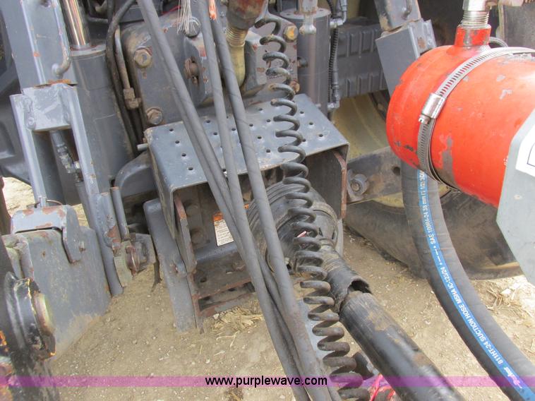 image for item L7127 2004 Buhler Versatile 2210 MFWD tractor