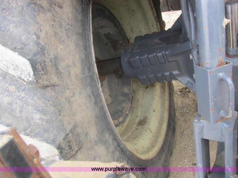 image for item L7127 2004 Buhler Versatile 2210 MFWD tractor