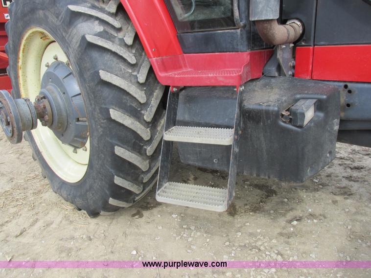 image for item L7127 2004 Buhler Versatile 2210 MFWD tractor