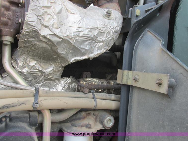 image for item L7127 2004 Buhler Versatile 2210 MFWD tractor