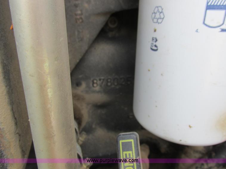 image for item L7127 2004 Buhler Versatile 2210 MFWD tractor