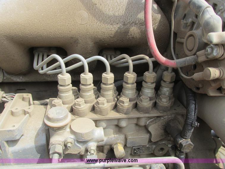 image for item L7127 2004 Buhler Versatile 2210 MFWD tractor