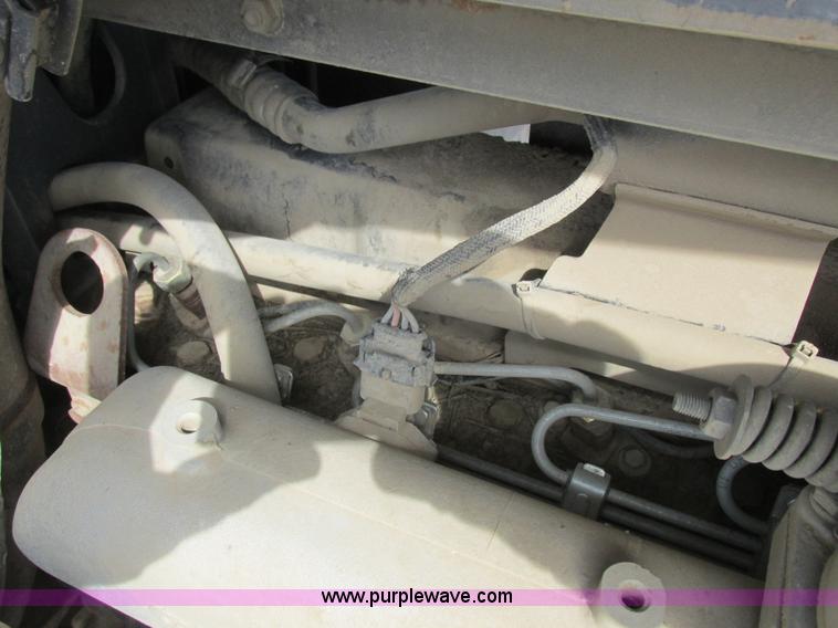 image for item L7127 2004 Buhler Versatile 2210 MFWD tractor