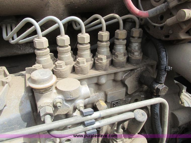 image for item L7127 2004 Buhler Versatile 2210 MFWD tractor