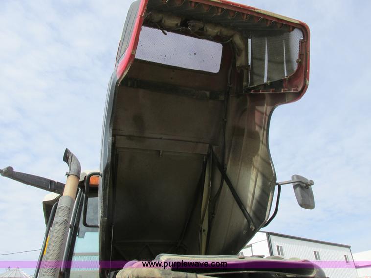 image for item L7127 2004 Buhler Versatile 2210 MFWD tractor