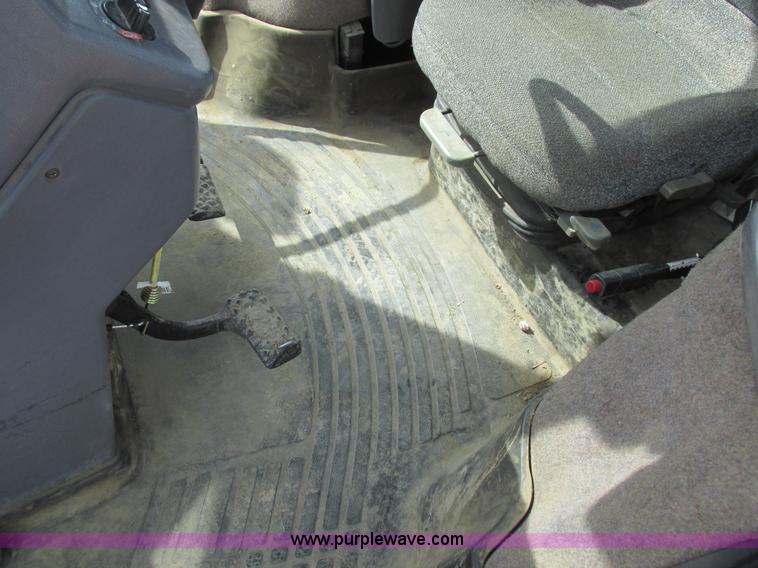 image for item L7127 2004 Buhler Versatile 2210 MFWD tractor