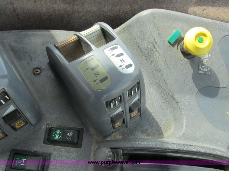 image for item L7127 2004 Buhler Versatile 2210 MFWD tractor