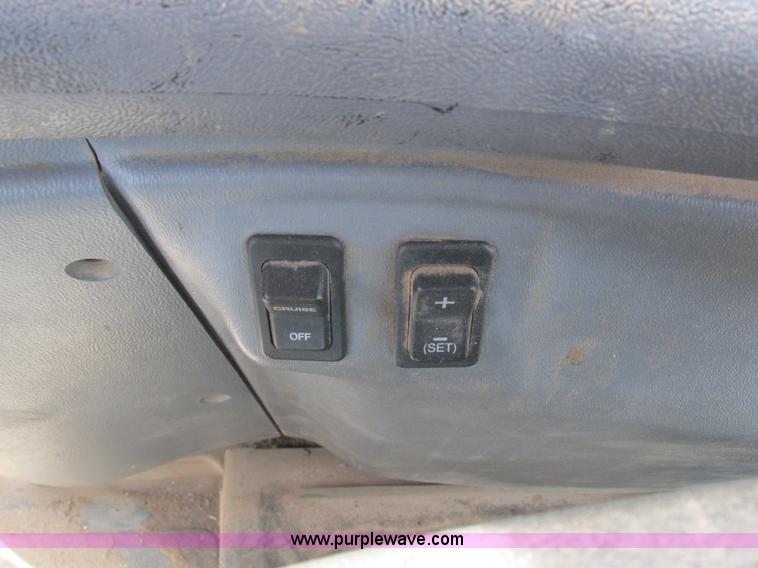 image for item L7127 2004 Buhler Versatile 2210 MFWD tractor