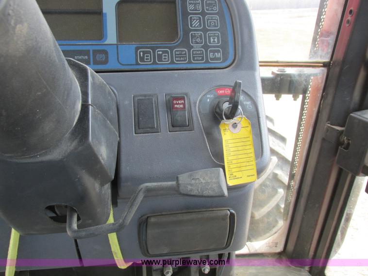 image for item L7127 2004 Buhler Versatile 2210 MFWD tractor