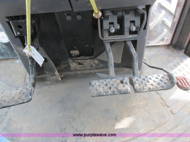 image for item L7127 2004 Buhler Versatile 2210 MFWD tractor