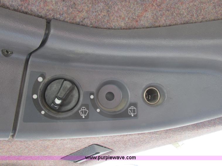 image for item L7127 2004 Buhler Versatile 2210 MFWD tractor