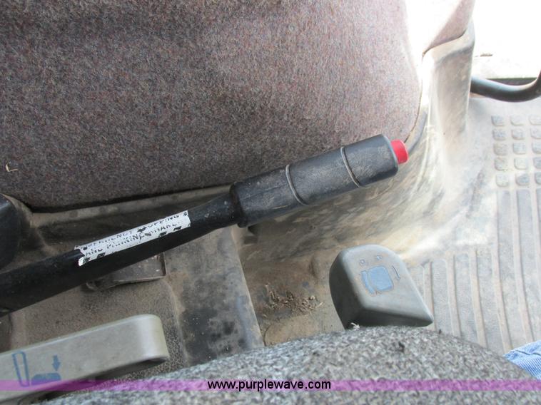 image for item L7127 2004 Buhler Versatile 2210 MFWD tractor