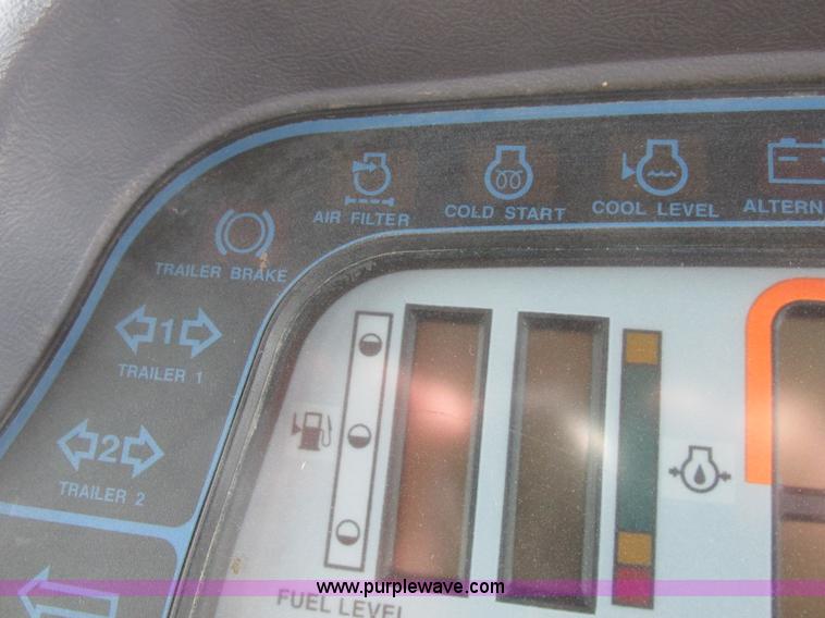 image for item L7127 2004 Buhler Versatile 2210 MFWD tractor