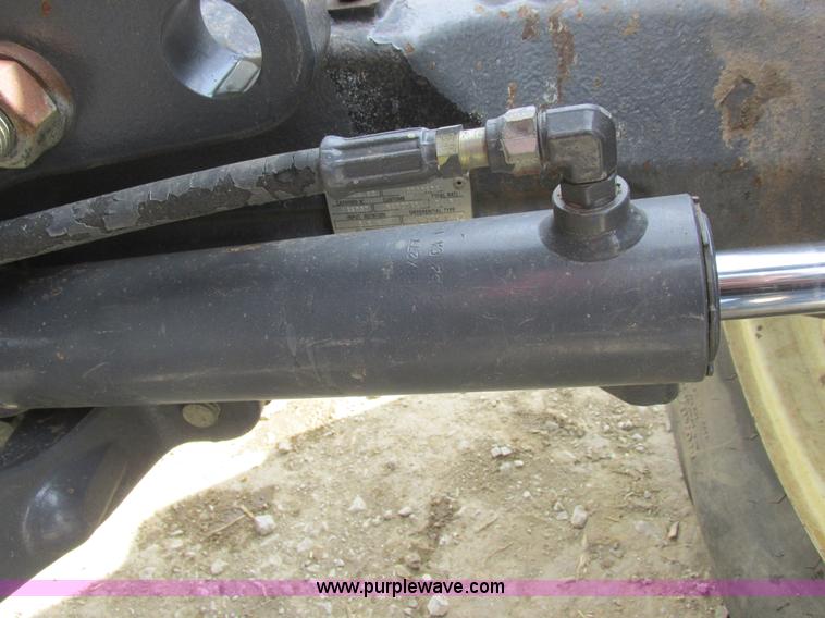 image for item L7127 2004 Buhler Versatile 2210 MFWD tractor