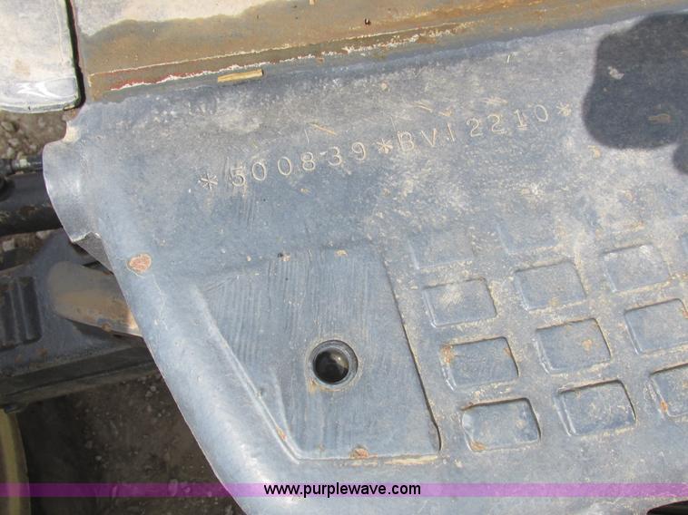 image for item L7127 2004 Buhler Versatile 2210 MFWD tractor