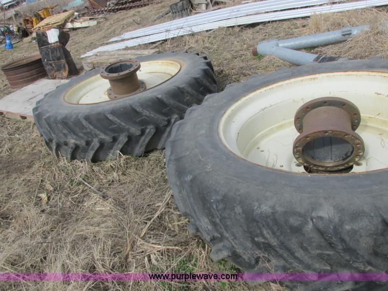 image for item L7127 2004 Buhler Versatile 2210 MFWD tractor