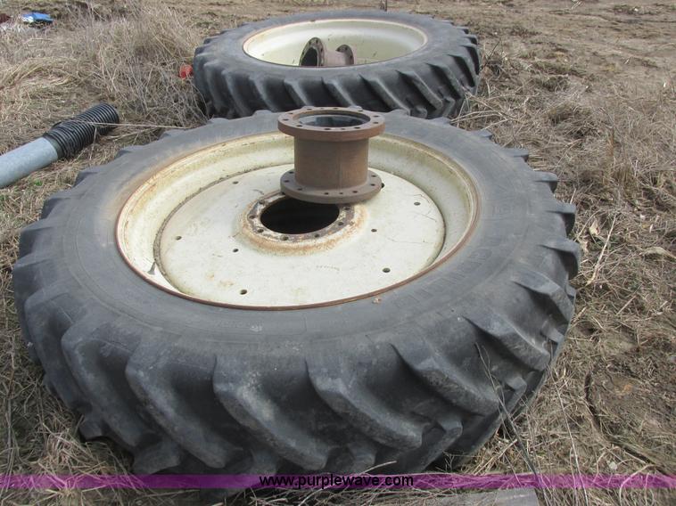 image for item L7127 2004 Buhler Versatile 2210 MFWD tractor