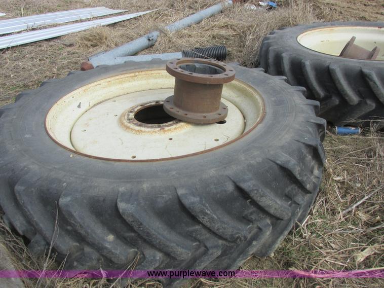 image for item L7127 2004 Buhler Versatile 2210 MFWD tractor