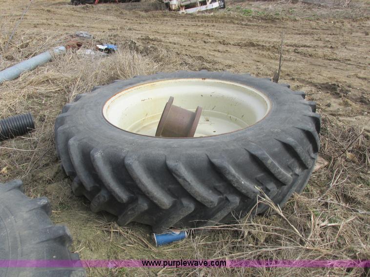 image for item L7127 2004 Buhler Versatile 2210 MFWD tractor