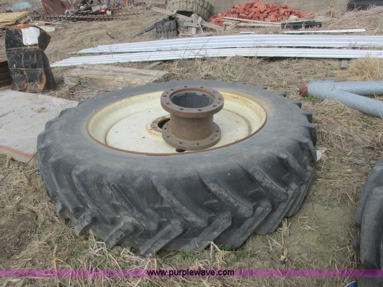 image for item L7127 2004 Buhler Versatile 2210 MFWD tractor