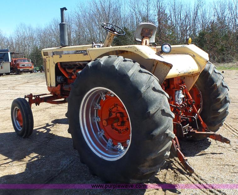 image for item L7157 1965 Case 930 tractor