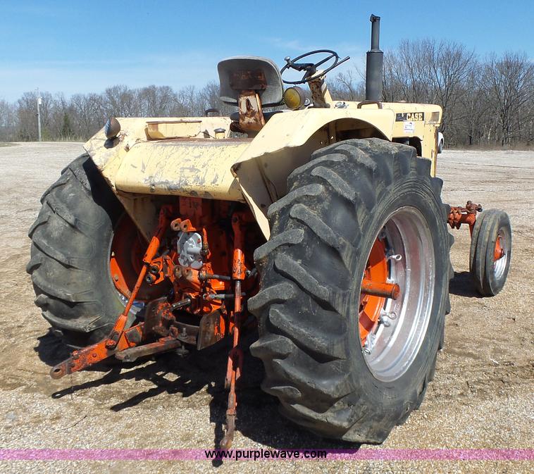 image for item L7157 1965 Case 930 tractor