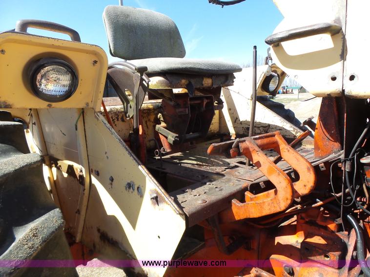 image for item L7157 1965 Case 930 tractor