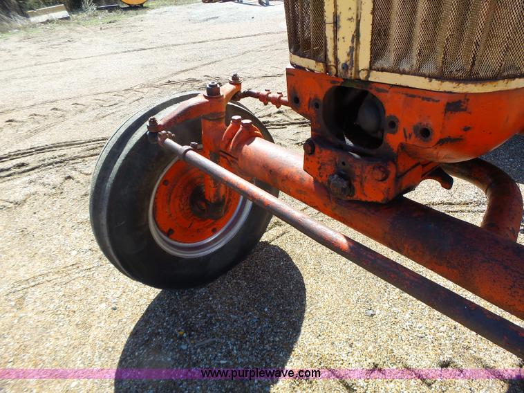 image for item L7157 1965 Case 930 tractor