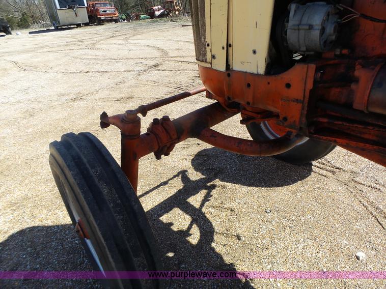 image for item L7157 1965 Case 930 tractor