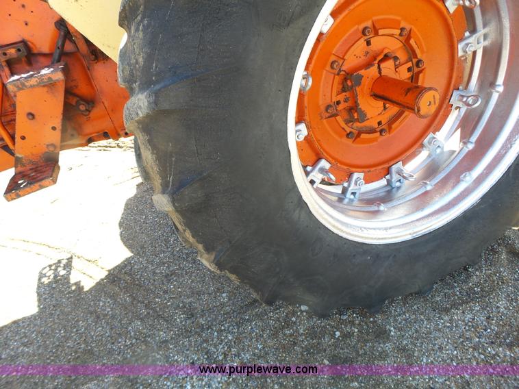 image for item L7157 1965 Case 930 tractor