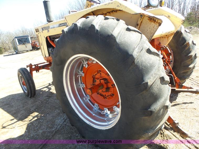 image for item L7157 1965 Case 930 tractor