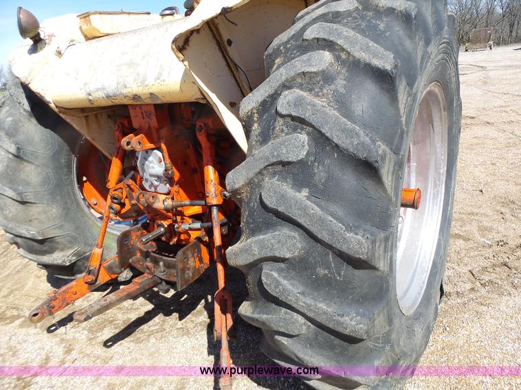 image for item L7157 1965 Case 930 tractor