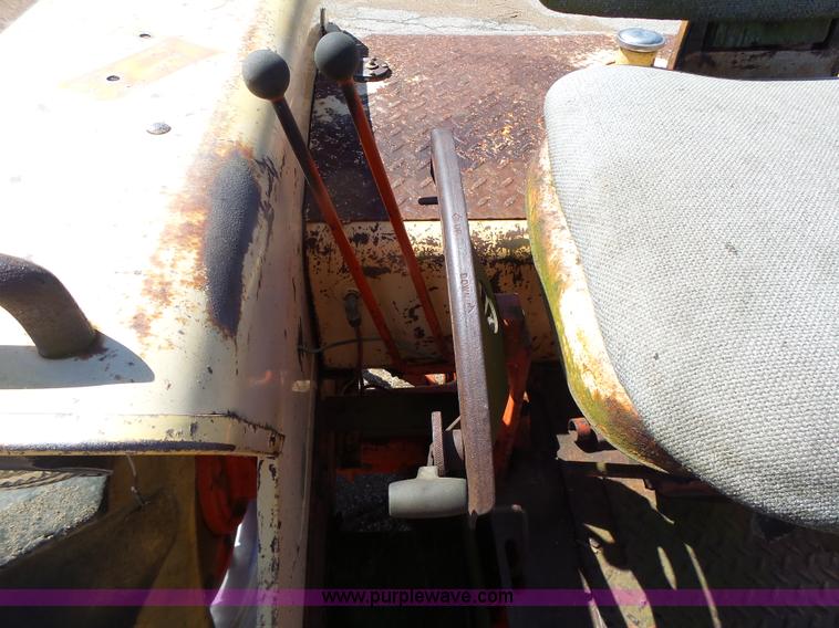 image for item L7157 1965 Case 930 tractor