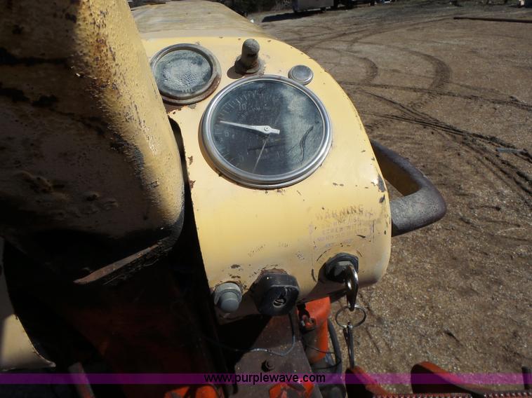 image for item L7157 1965 Case 930 tractor