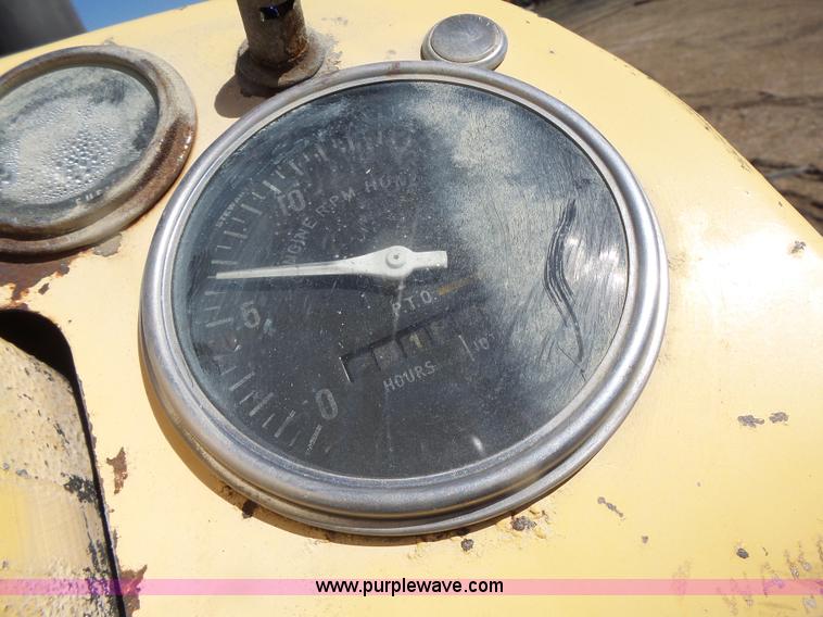 image for item L7157 1965 Case 930 tractor