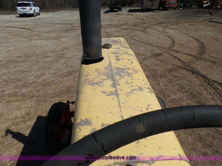 image for item L7157 1965 Case 930 tractor