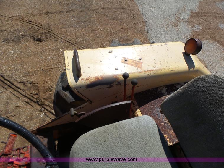 image for item L7157 1965 Case 930 tractor