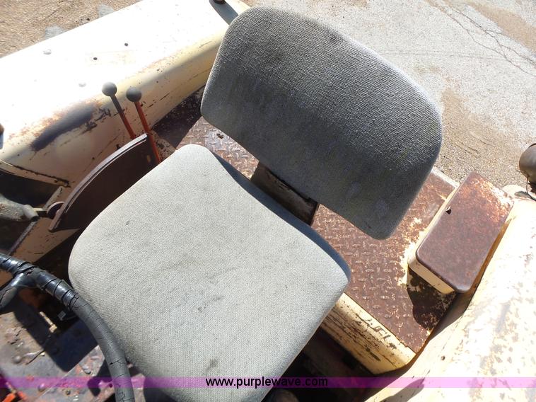 image for item L7157 1965 Case 930 tractor