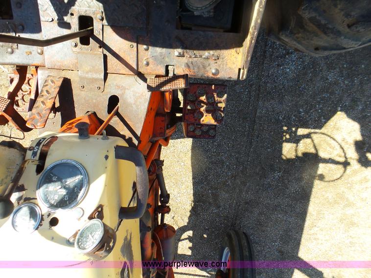 image for item L7157 1965 Case 930 tractor